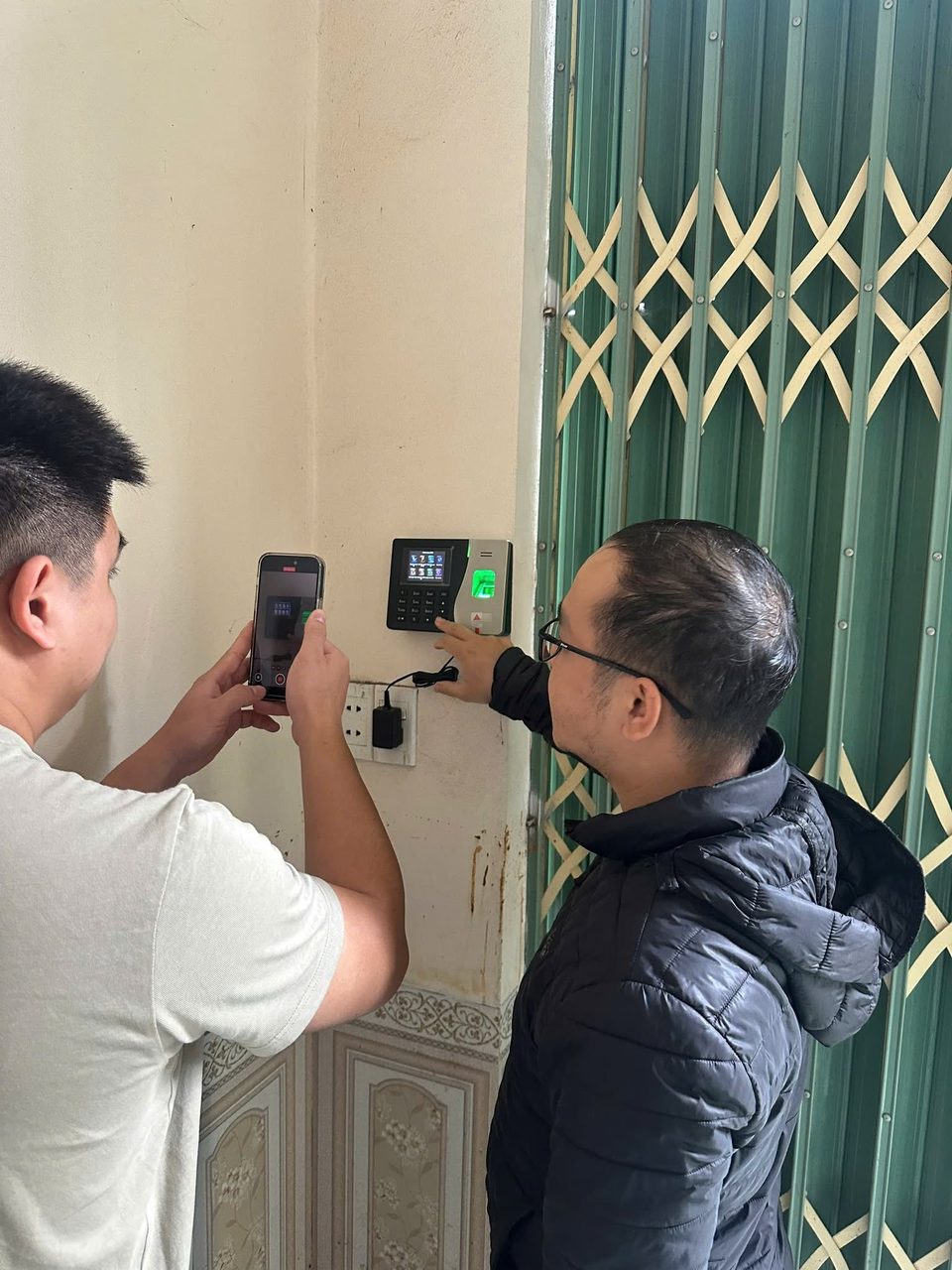 Kỹ thuật DigiPlus kiểm tra khi nh&acirc;n vi&ecirc;n đặt v&acirc;n tay l&ecirc;n m&aacute;y chấm c&ocirc;ng