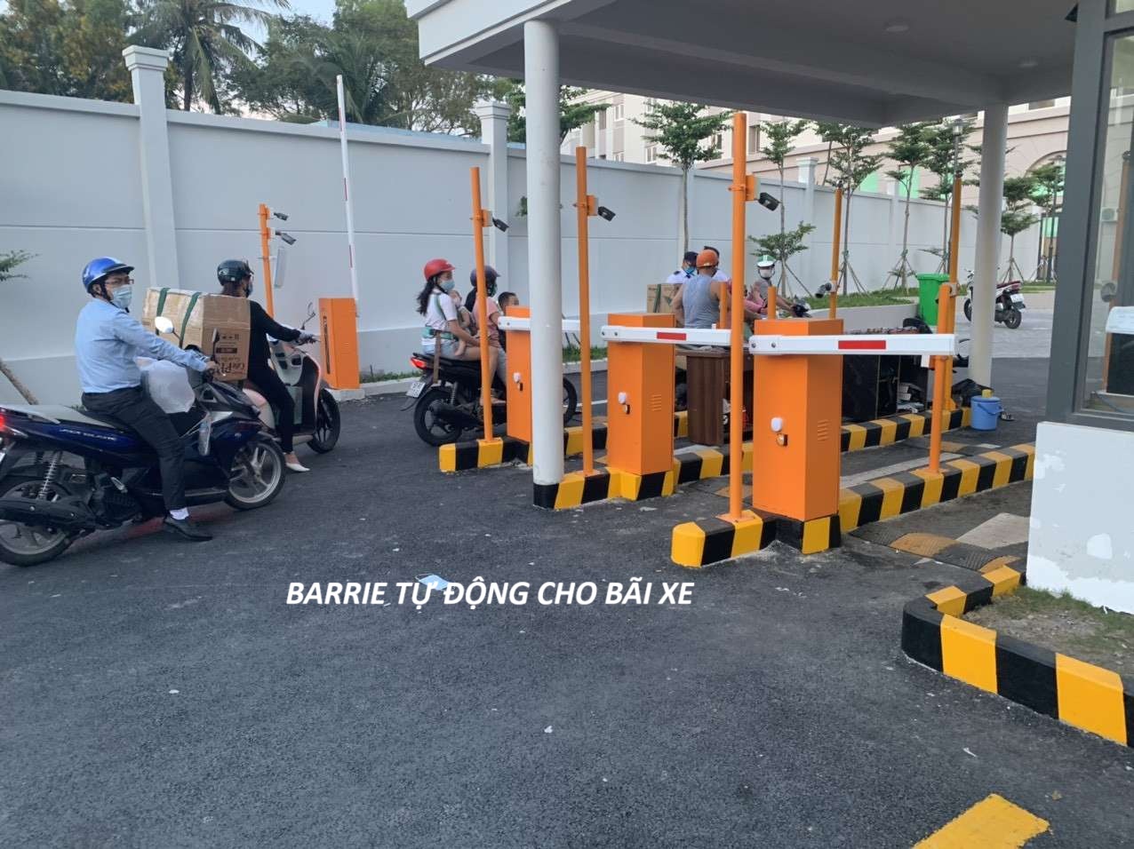 barrie tự động cho b&atilde;i xe